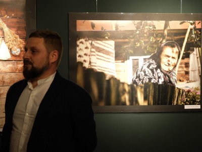 Wernisaż wystawy fotograficznej Tomasza Kośka 26.11.2021-wernisaz_wystawy_fotograficznej_Tomasza_Koska_006.jpg