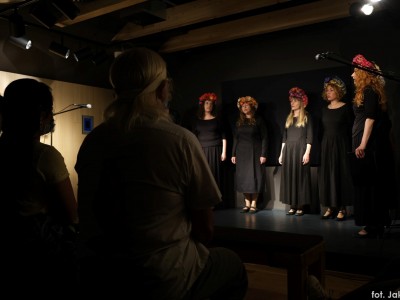 Wernisaż wystawy "Smaryda". Koncert zespołu Akademia Głosów Tradycji 05.06.2021-wernisaz_wystawy_koncert_05.06.2021_52.jpg